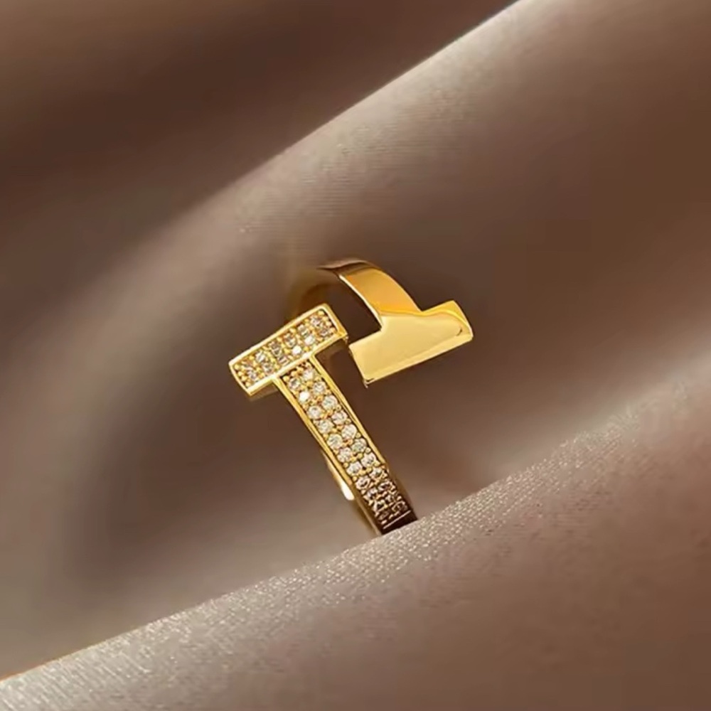 NWOT Elegant Gold and Silver Women's Ring